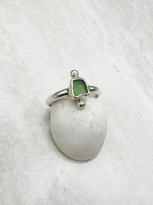 Green Seaglass Ring Silver - Q