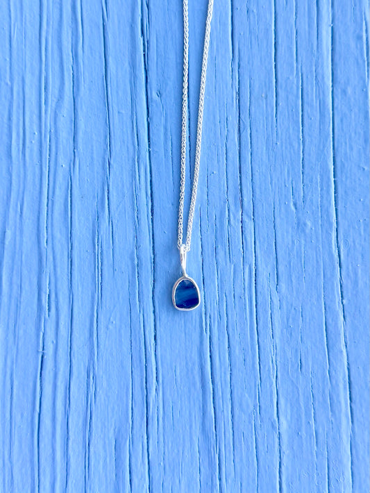 Mussel Shell Pendant in Silver