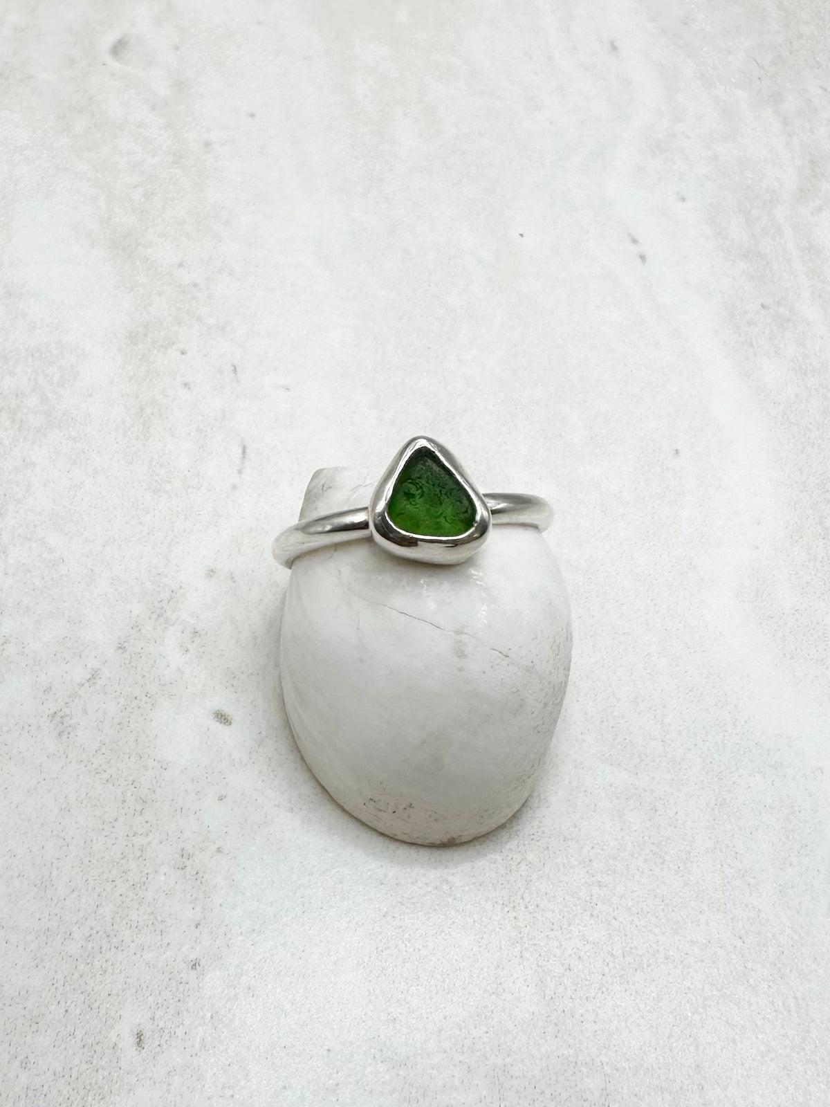 Green Seaglass Ring Silver - S