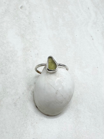 Green Seaglass Ring Silver - M