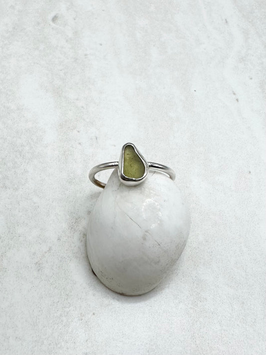Green Seaglass Ring Silver - M