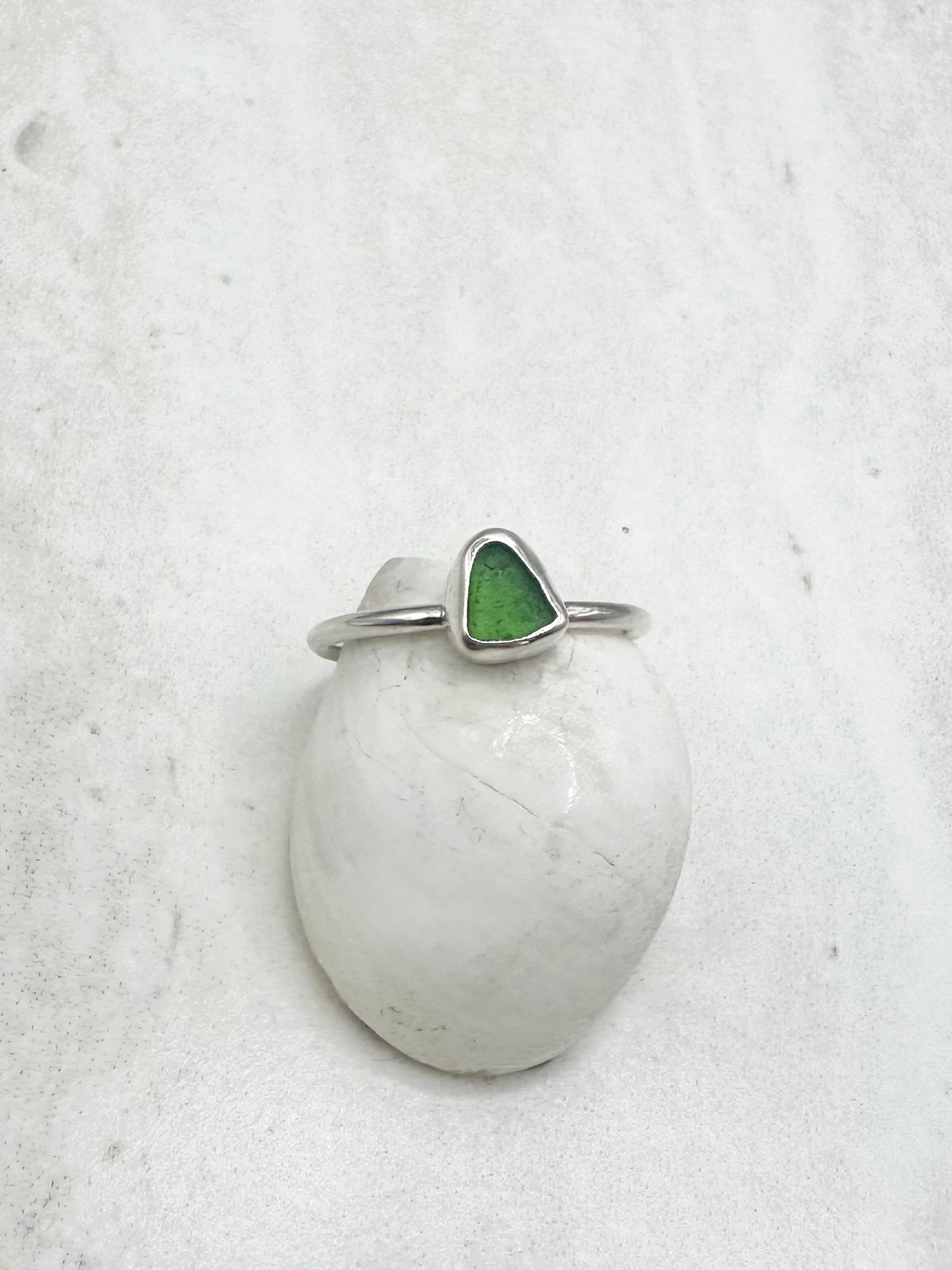 Green Seaglass Ring Silver - L