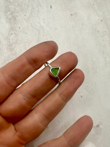 Green Seaglass Ring Silver - Q