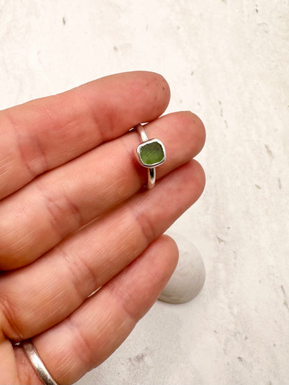 Green Seaglass Ring Silver - I.5