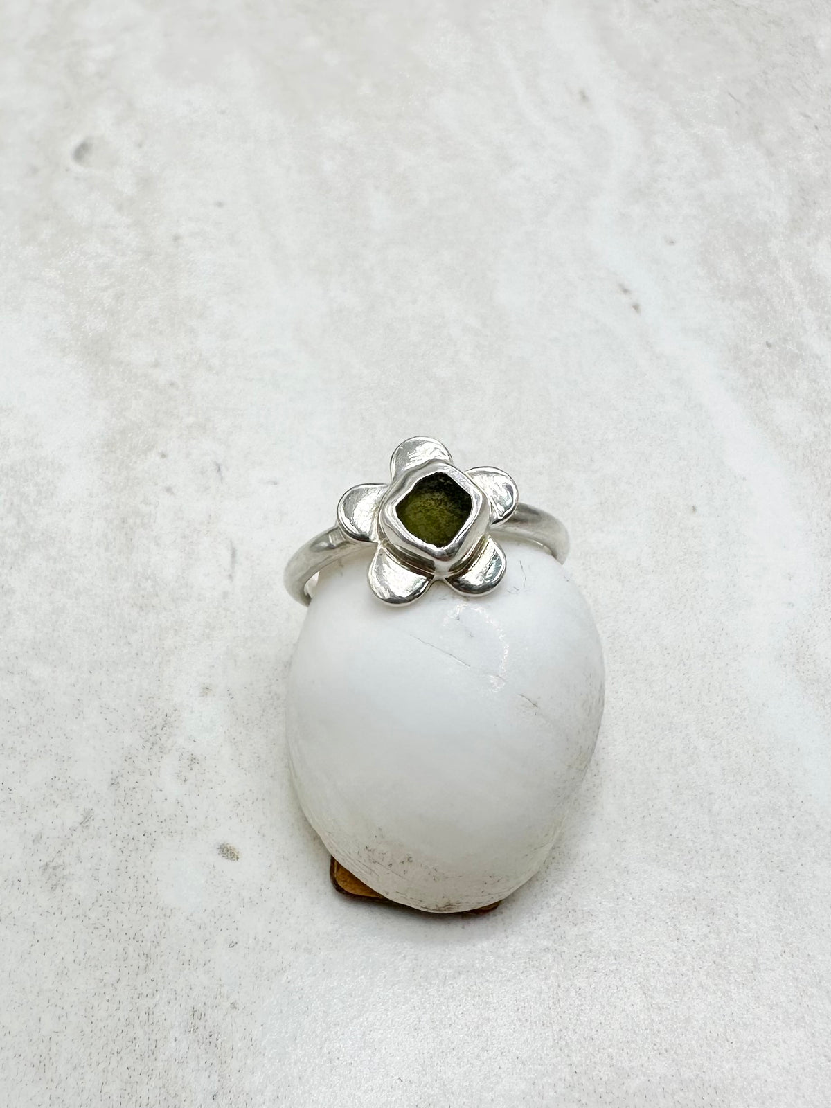 Green Seaglass Flower Ring Silver - P