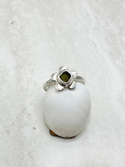 Green Seaglass Flower Ring Silver - P