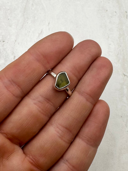 Green Seaglass Ring Silver - M