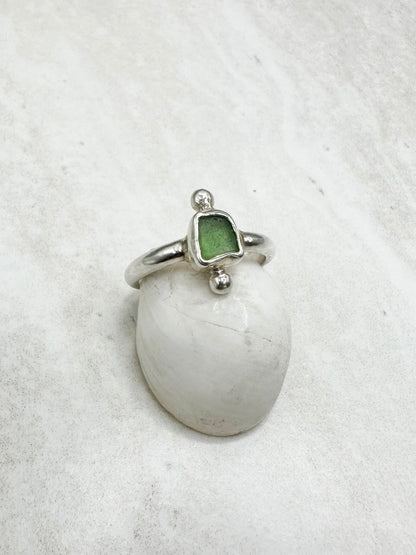 Green Seaglass Ring Silver - Q
