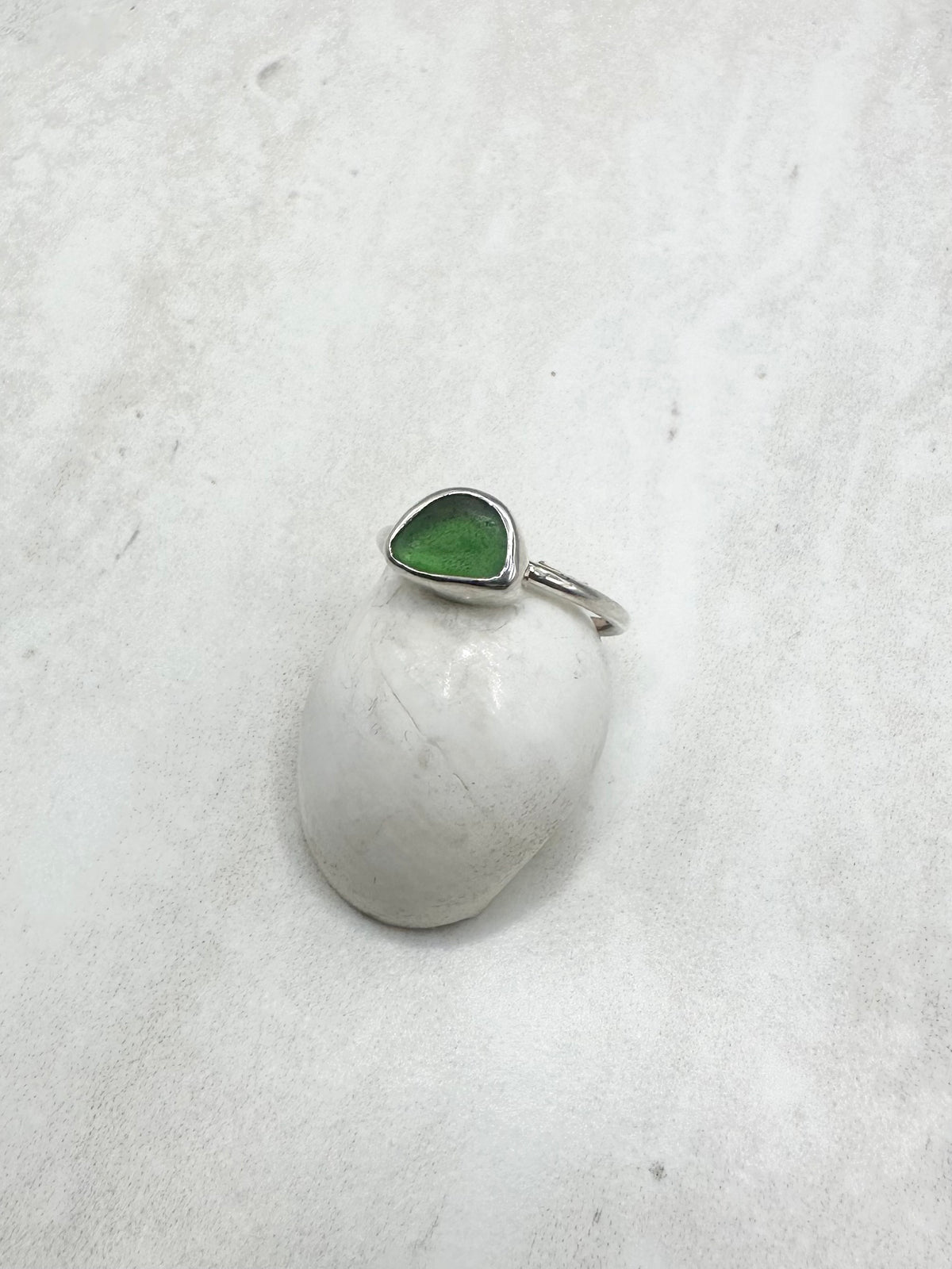 Green Seaglass Ring Silver - M