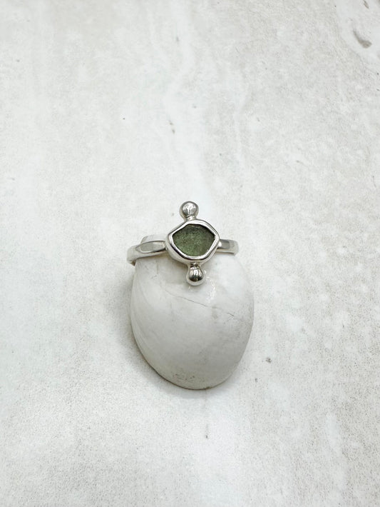 Green Seaglass Ring Silver - Q