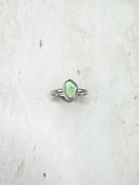 Green Seaglass Ring Silver - Q