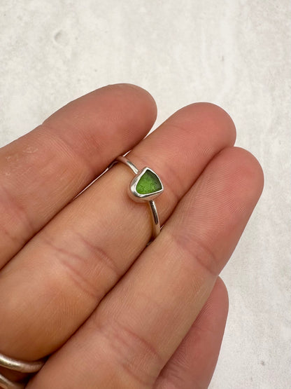 Green Seaglass Ring Silver - L