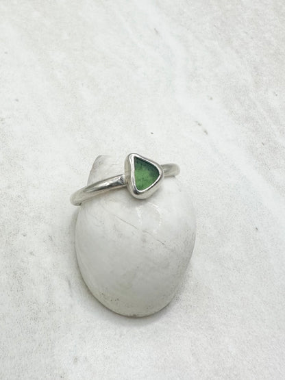 Green Seaglass Ring Silver - Q