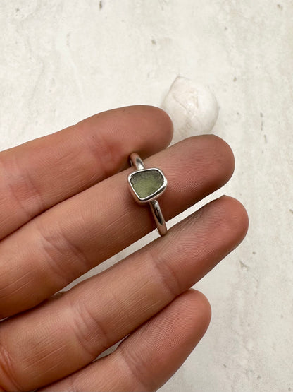 Green Seaglass Ring Silver - R