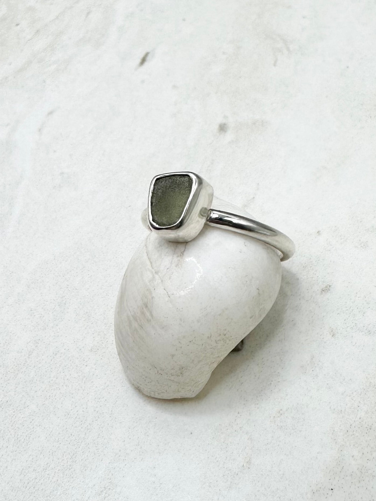 Green Seaglass Ring Silver - R