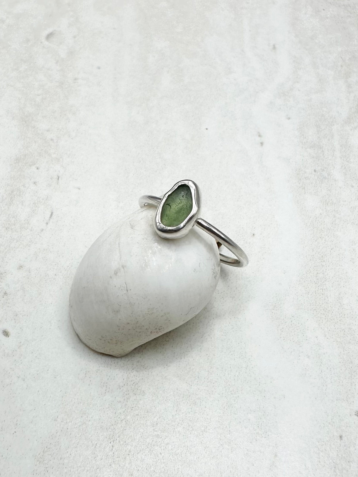 Green Seaglass Ring Silver - Q