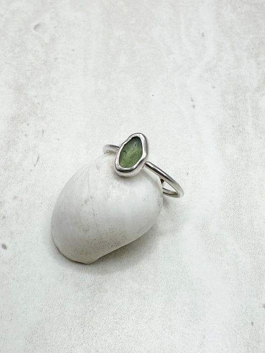 Green Seaglass Ring Silver - Q