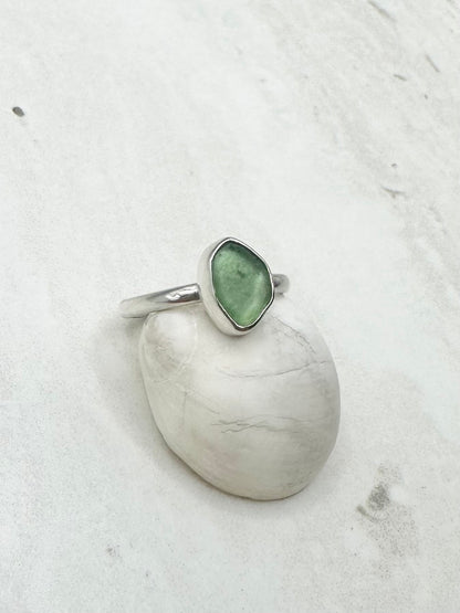 Green Seaglass Ring Silver - Q