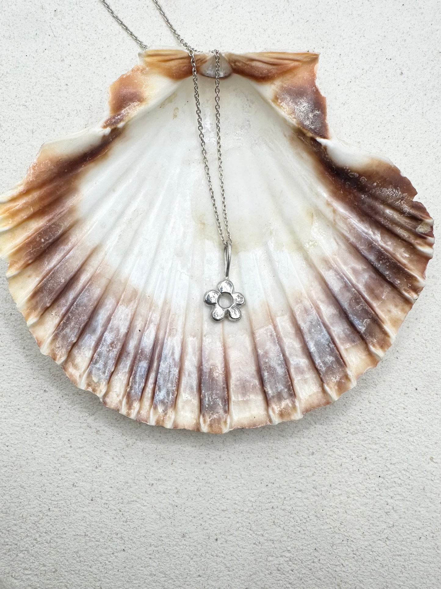 Mini Chunky Flower Pendant Silver