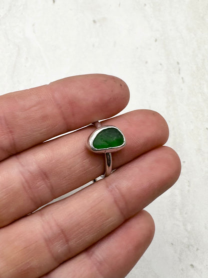 Green Seaglass Ring Silver - L
