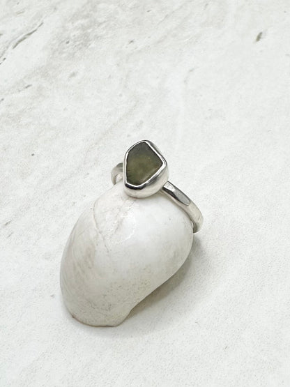 Green Seaglass Ring Silver - M