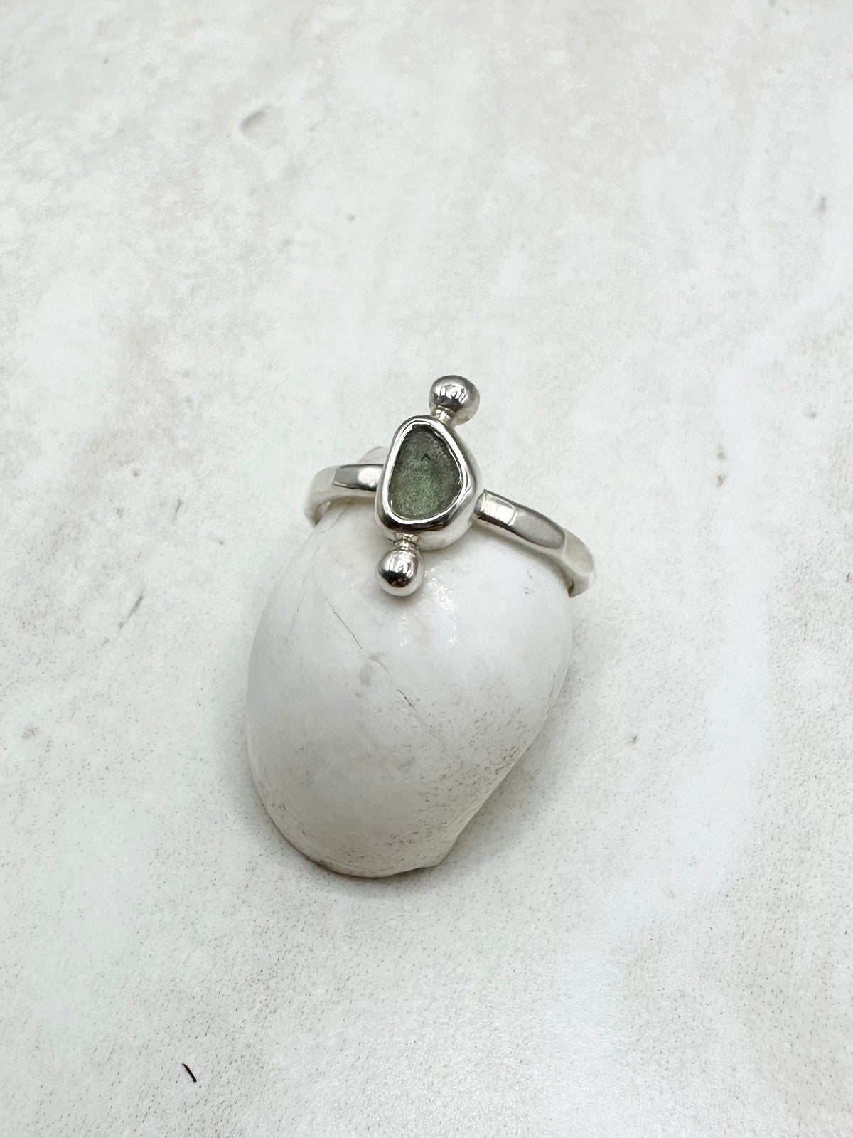 Green Seaglass Ring Silver - R