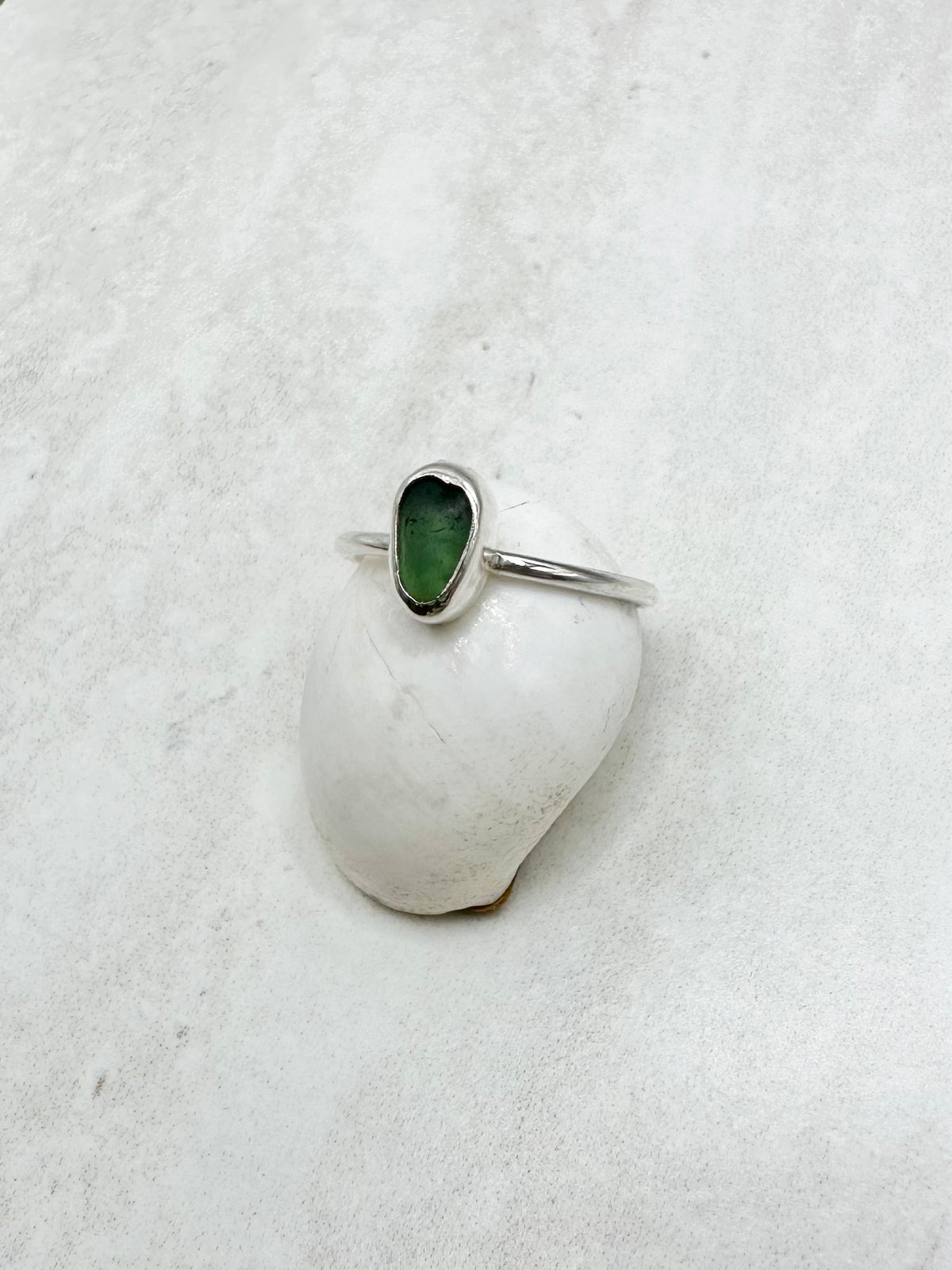 Green Seaglass Ring Silver - Q