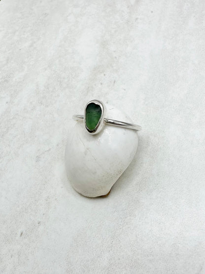 Green Seaglass Ring Silver - Q
