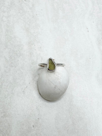 Green Seaglass Ring Silver - M