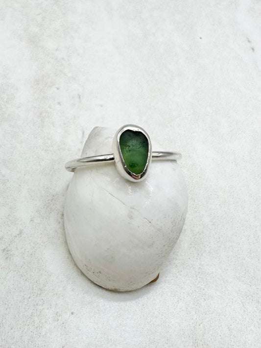 Green Seaglass Ring Silver - Q