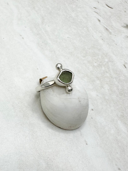 Green Seaglass Ring Silver - Q