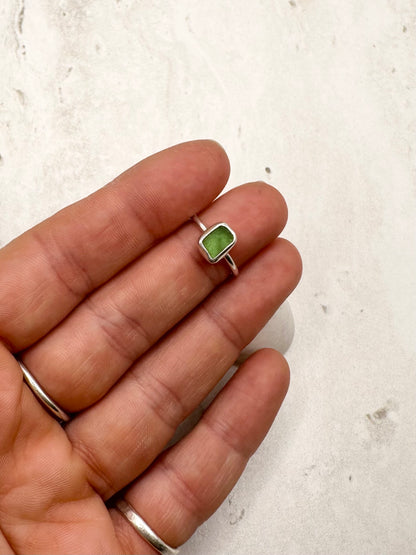 Green Seaglass Ring Silver - H.5