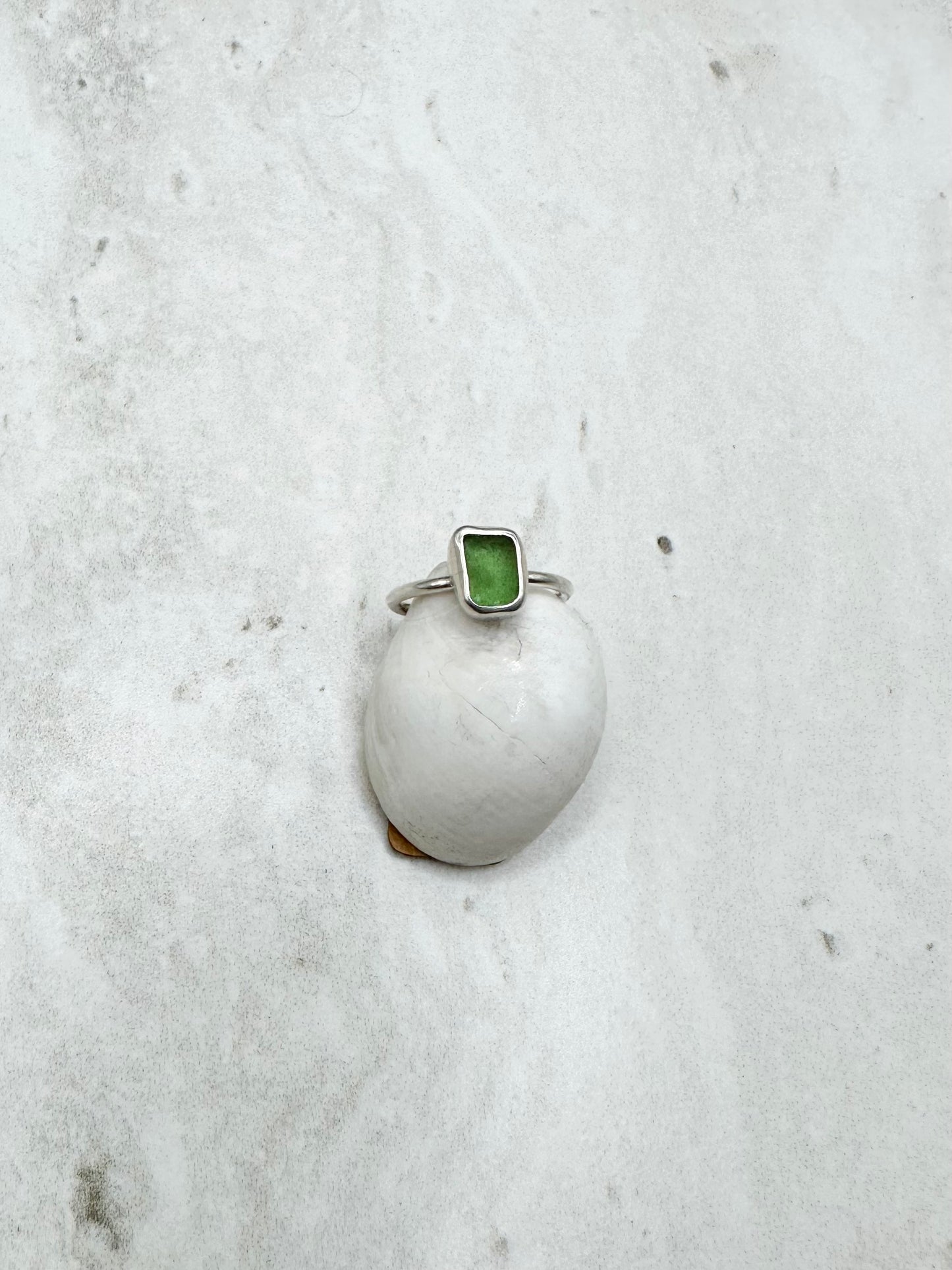 Green Seaglass Ring Silver - H.5