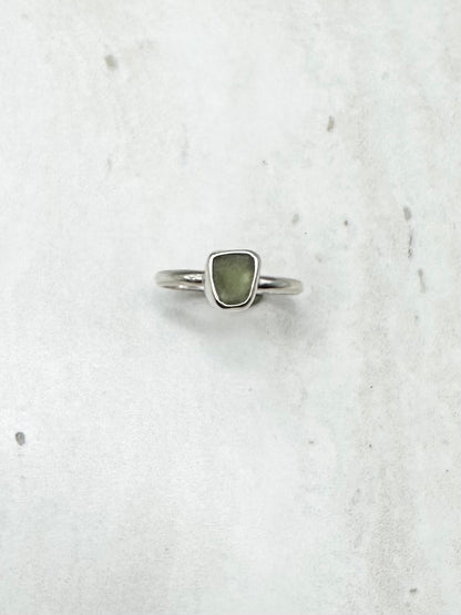 Green Seaglass Ring Silver - R