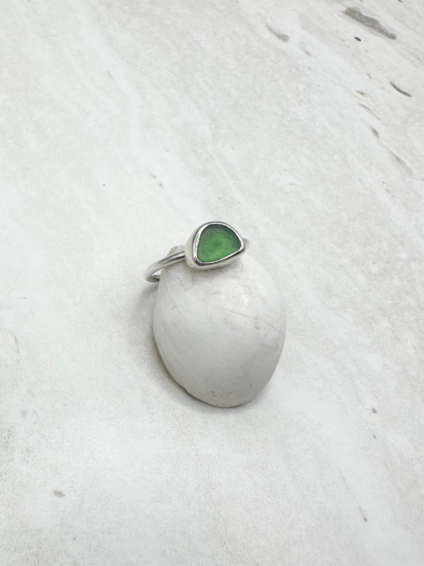 Green Seaglass Ring Silver - M