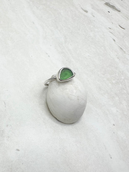 Green Seaglass Ring Silver - M