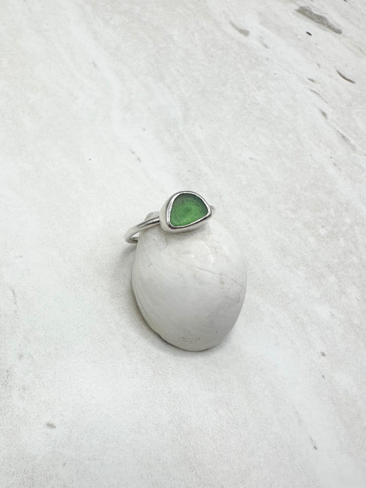 Green Seaglass Ring Silver - M