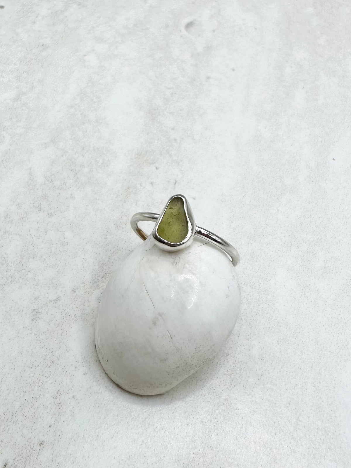 Green Seaglass Ring Silver - M