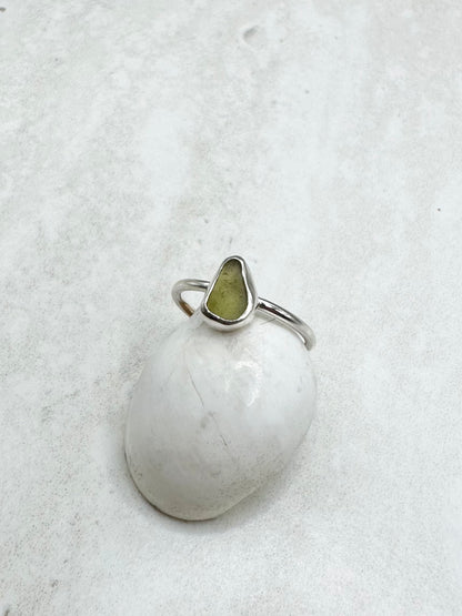 Green Seaglass Ring Silver - M