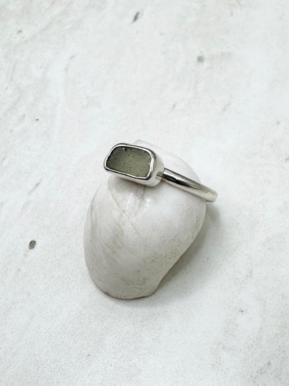 Green Seaglass Ring Silver - Q