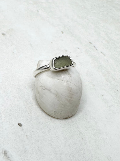 Green Seaglass Ring Silver - Q