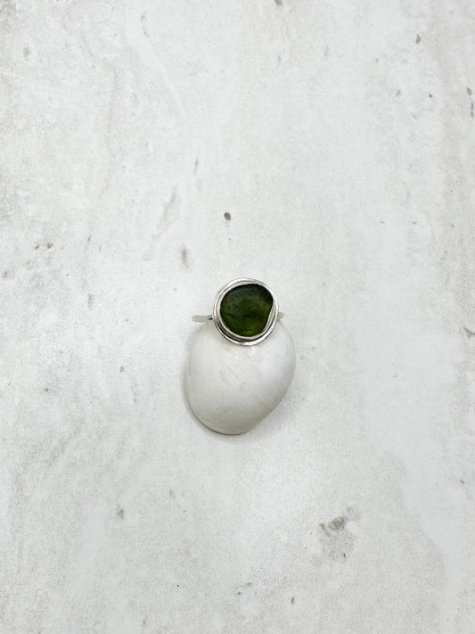 Green Seaglass Ring Silver - M