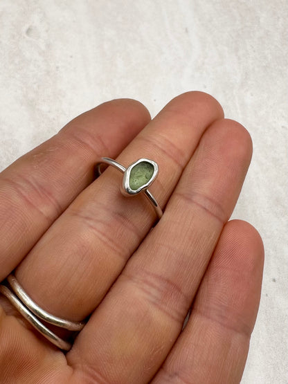 Green Seaglass Ring Silver - Q