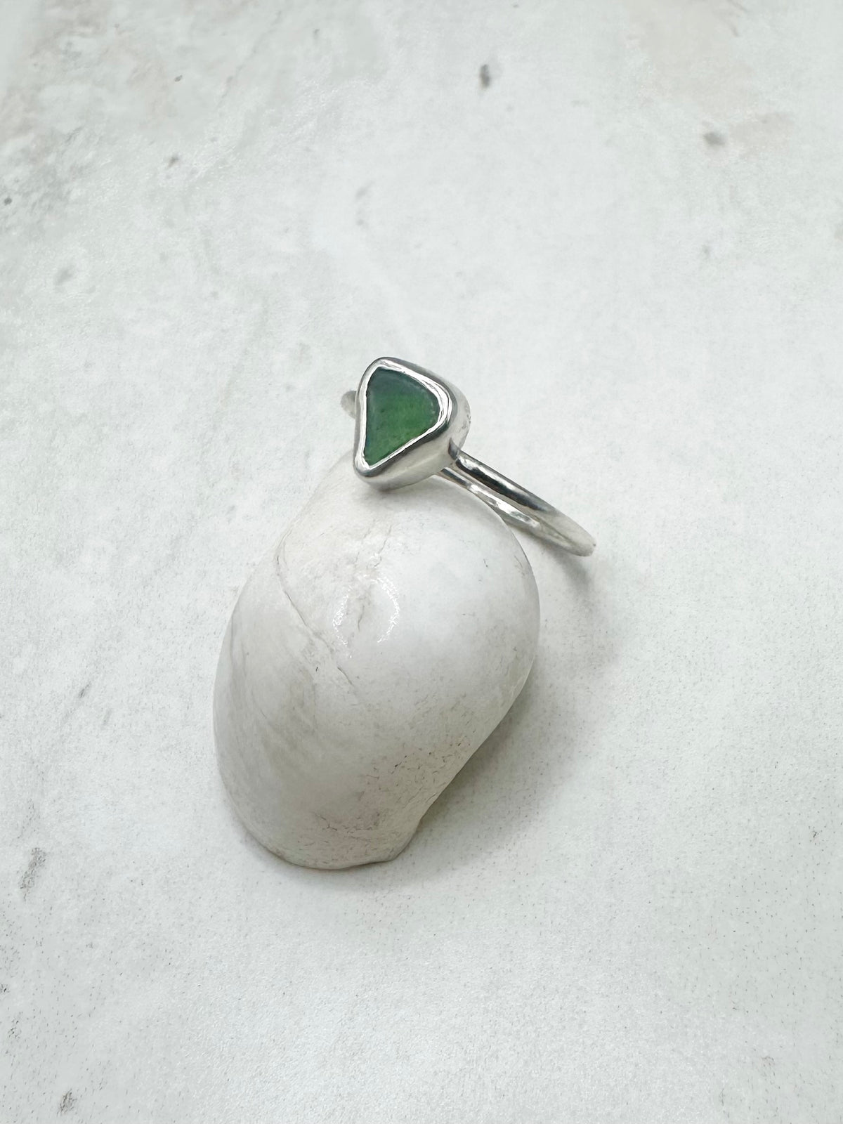 Green Seaglass Ring Silver - Q