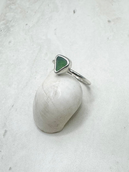 Green Seaglass Ring Silver - Q