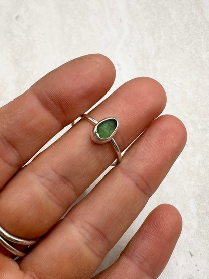 Green Seaglass Ring Silver - Q