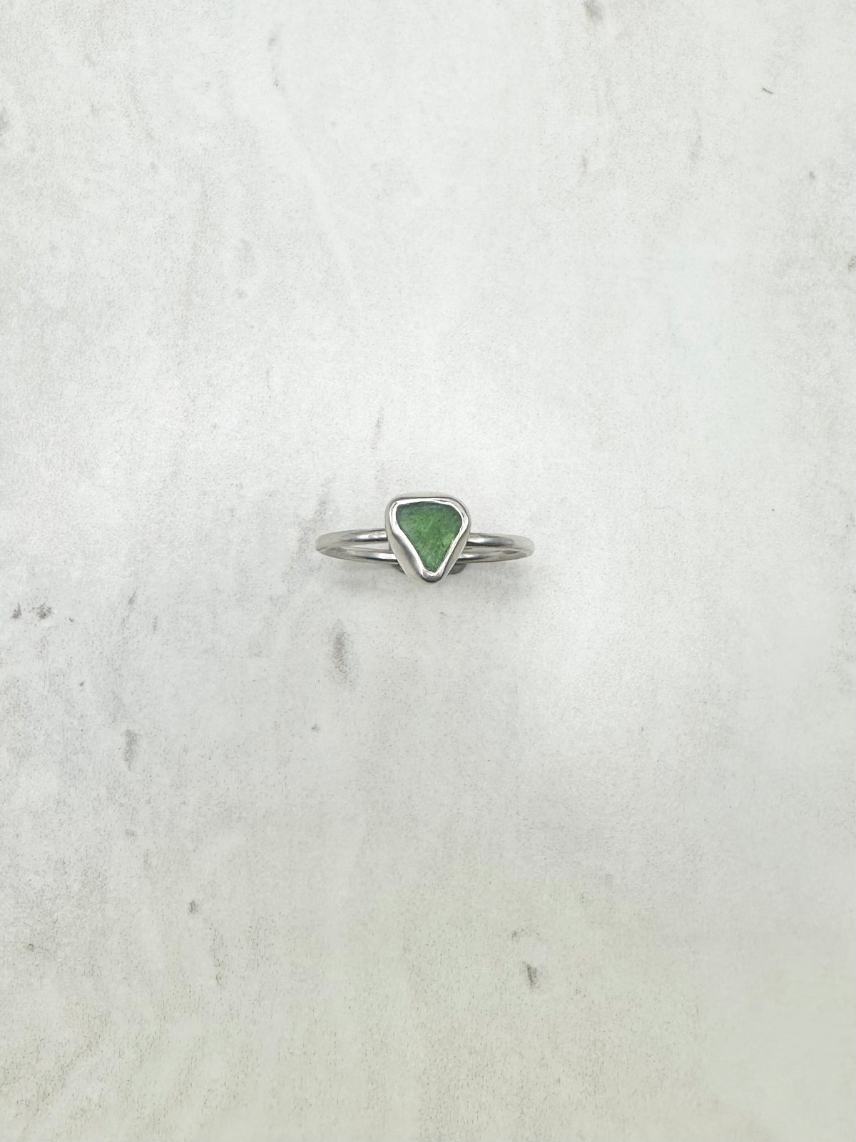 Green Seaglass Ring Silver - Q