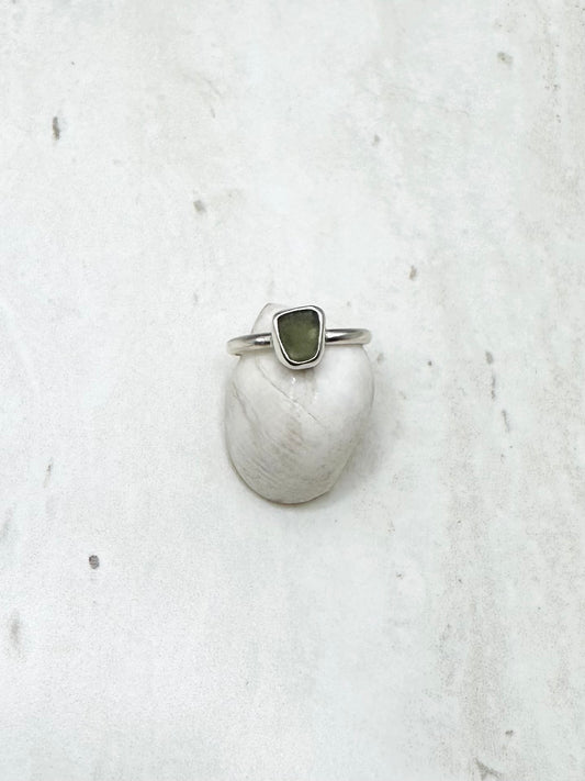 Green Seaglass Ring Silver - R