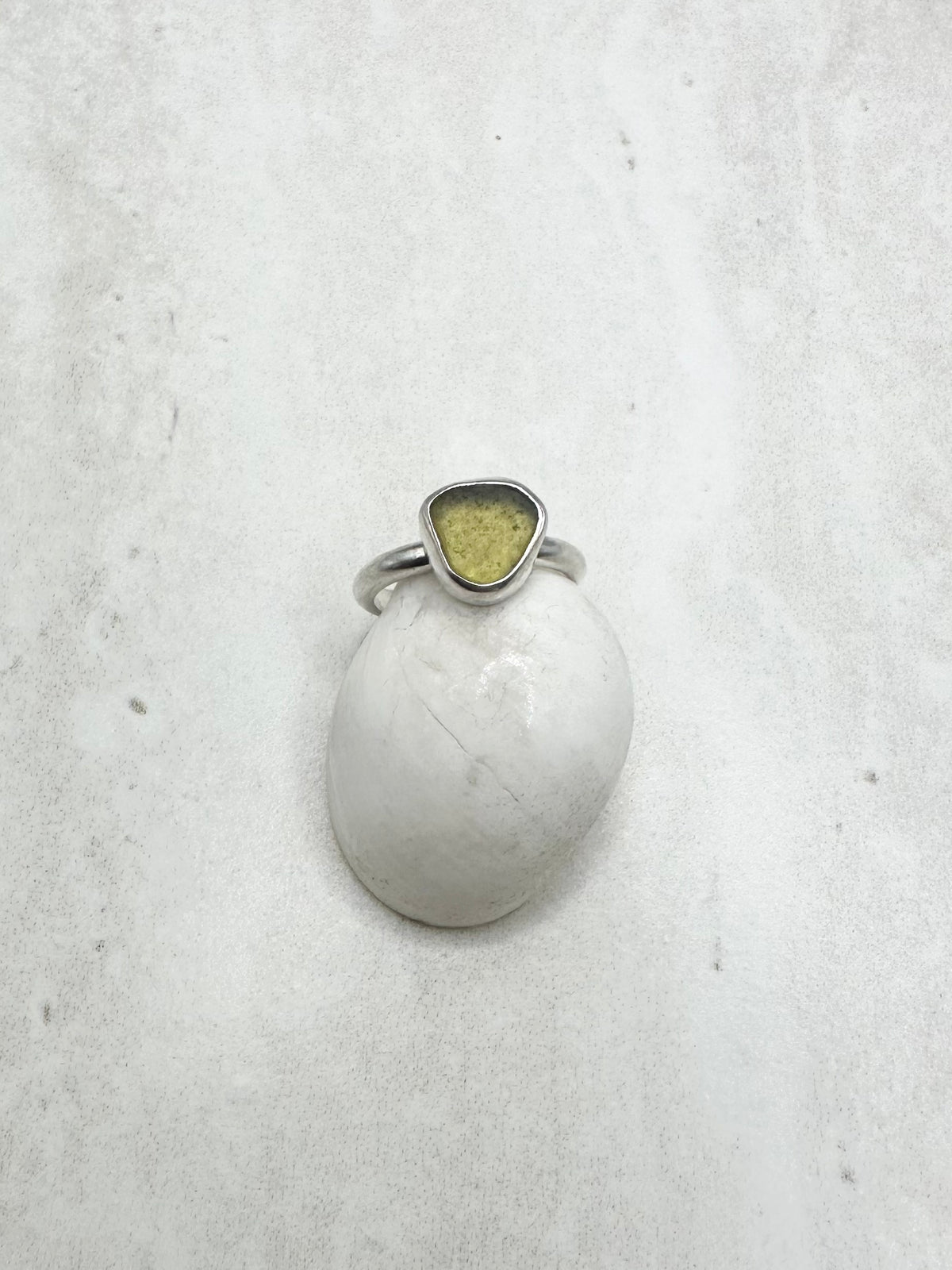 Green Seaglass Ring Silver - G