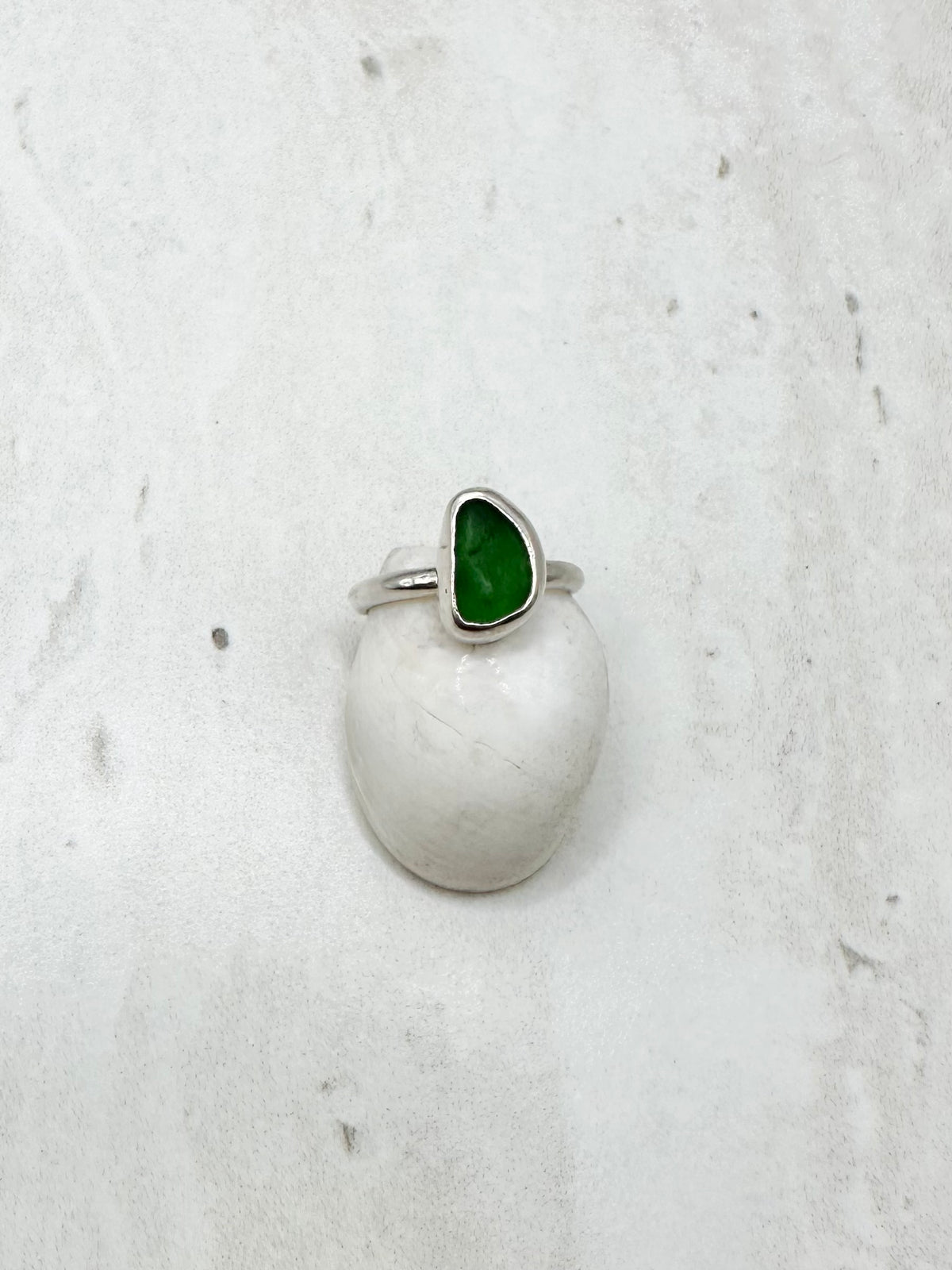 Green Seaglass Ring Silver - L